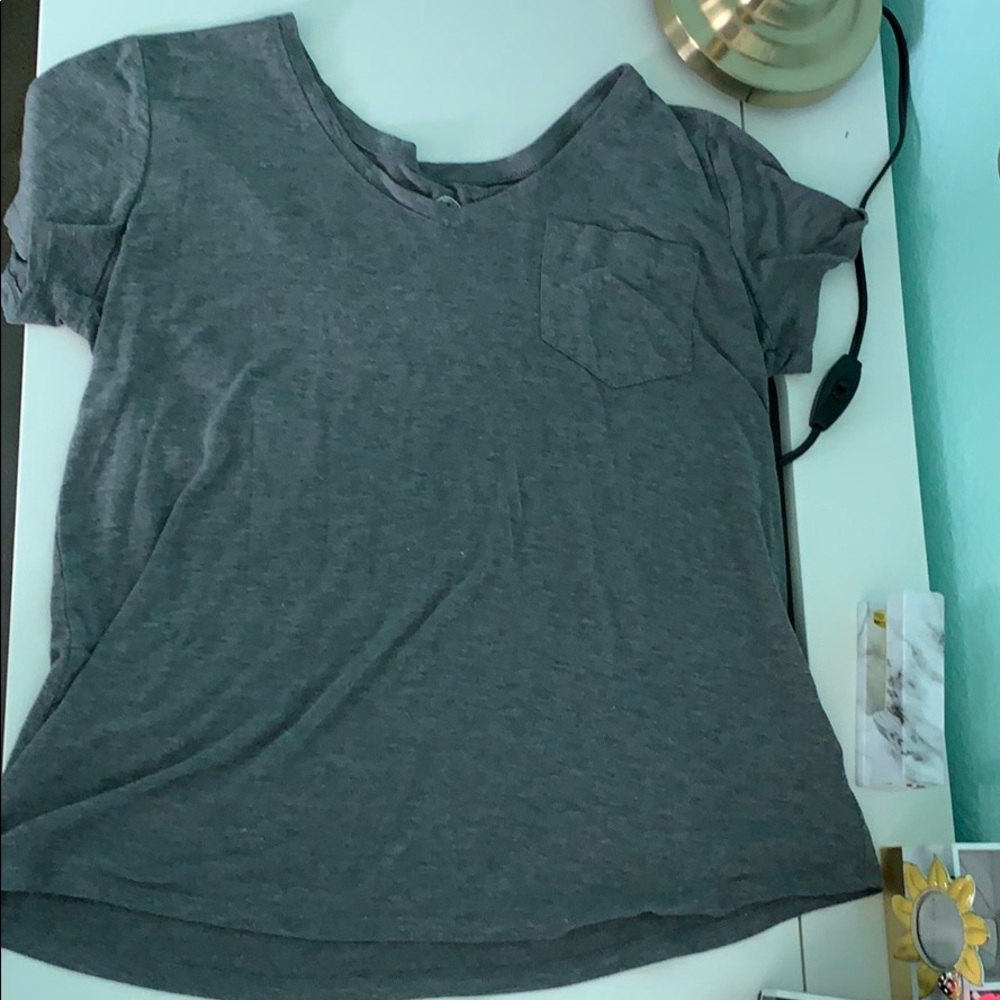 grey top